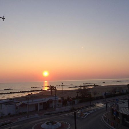 Sunrise Beach House - Sea View Apartment มอนเตซิลวาโน ภายนอก รูปภาพ