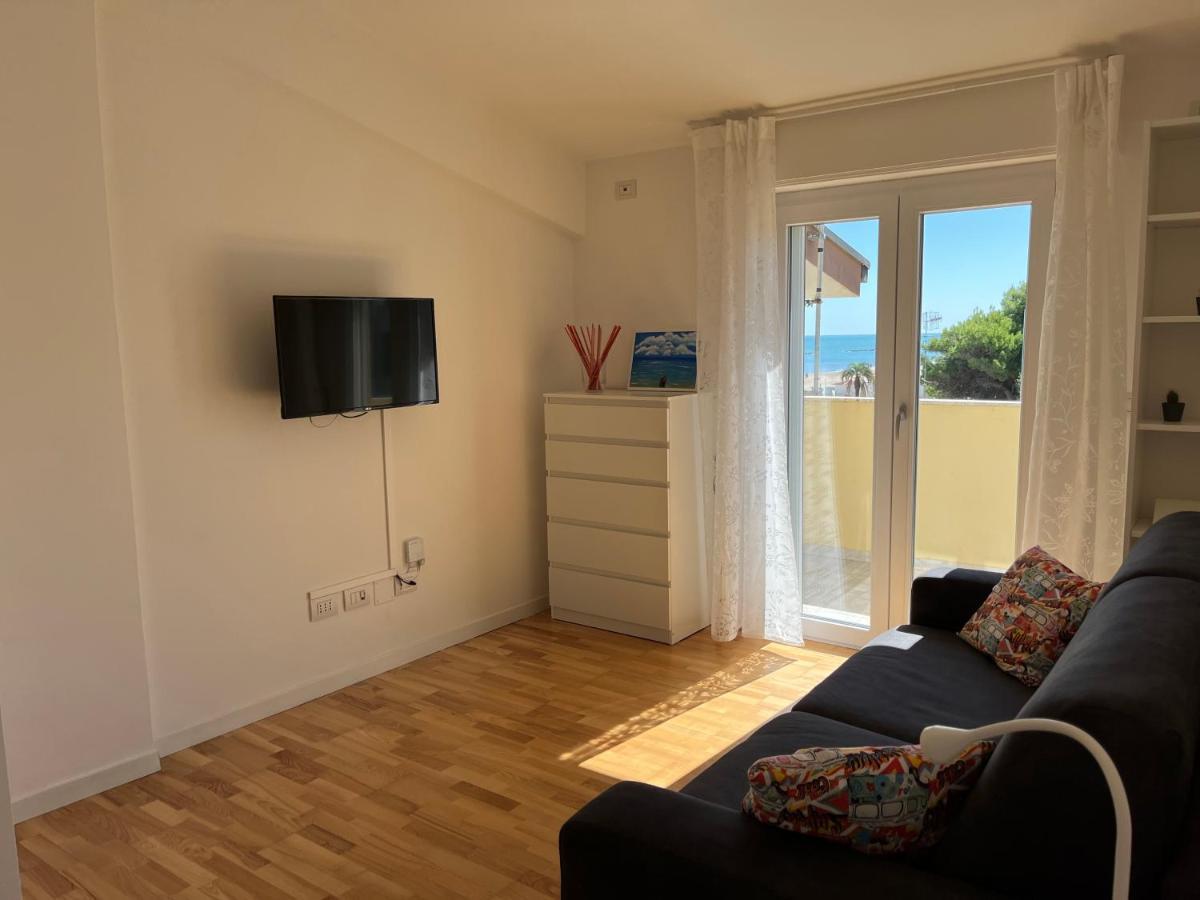 Sunrise Beach House - Sea View Apartment มอนเตซิลวาโน ภายนอก รูปภาพ