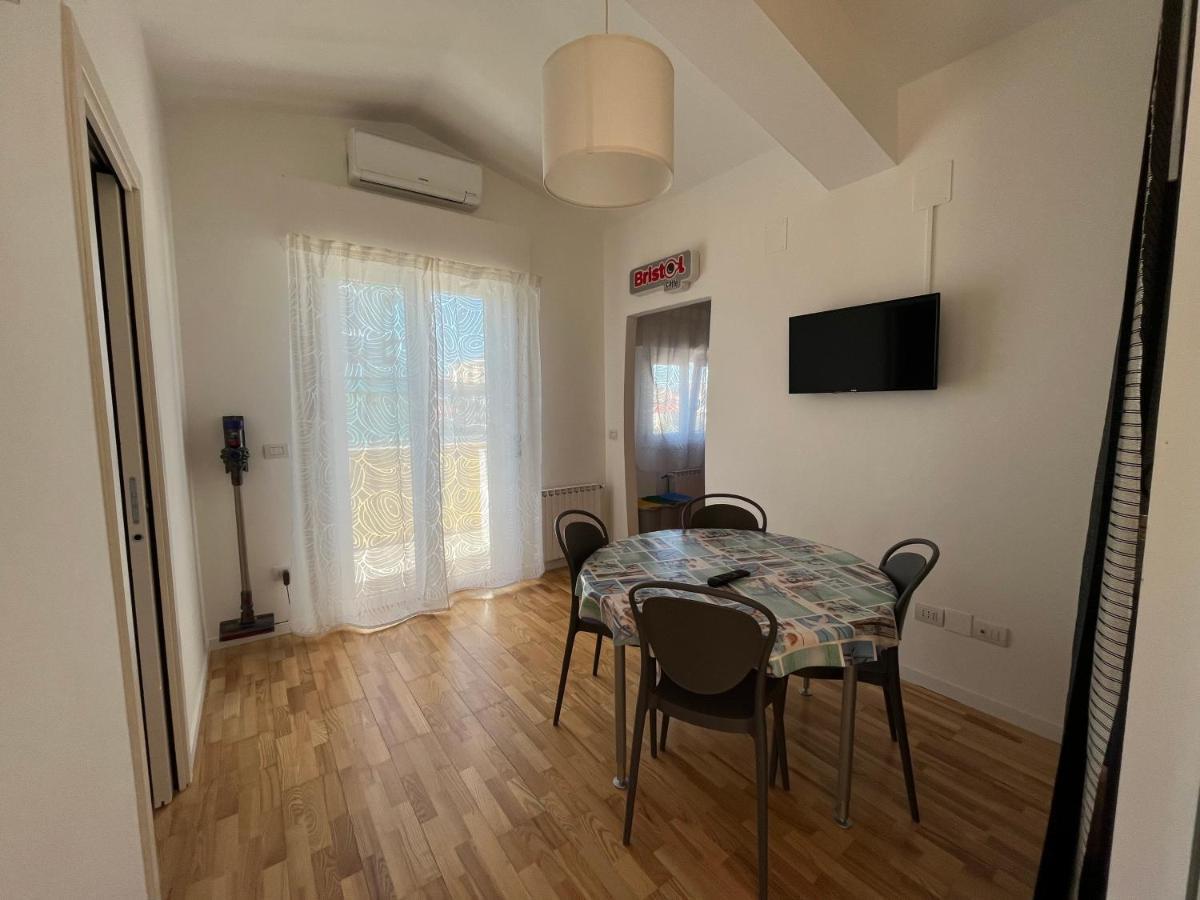Sunrise Beach House - Sea View Apartment มอนเตซิลวาโน ภายนอก รูปภาพ
