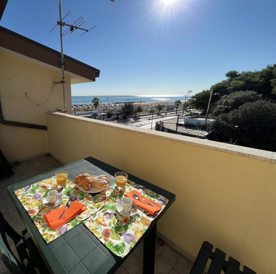 Sunrise Beach House - Sea View Apartment มอนเตซิลวาโน ภายนอก รูปภาพ